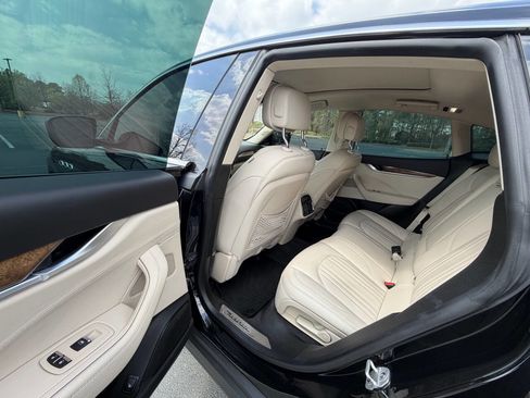 Used 2018 Maserati Levante image 13