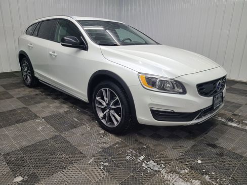 Used 2016 Volvo V60 T5 Cross Country Platinum w/ Climate Package image 4