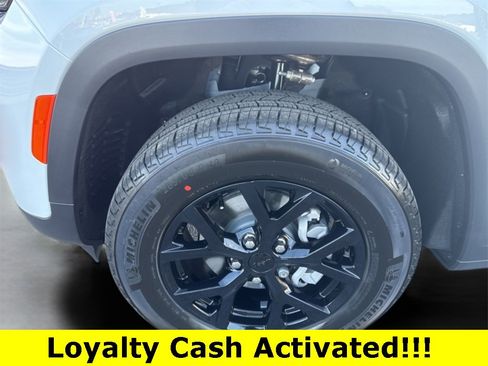 New 2025 Jeep Grand Cherokee Altitude image 23