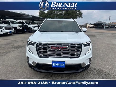 Used 2024 GMC Acadia Denali image 2