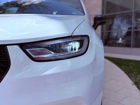 Used 2025 Chrysler Pacifica Limited image 10