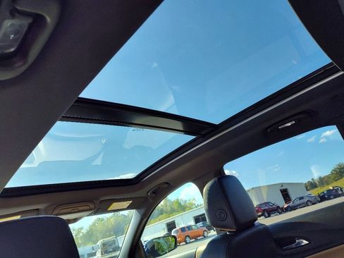 Used 2018 Chevrolet Equinox Premier image 11