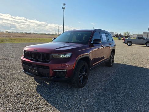 Used 2022 Jeep Grand Cherokee L Limited w/ Black Appearance Package image 7