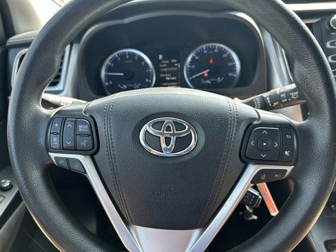 Used 2019 Toyota Highlander LE image 25