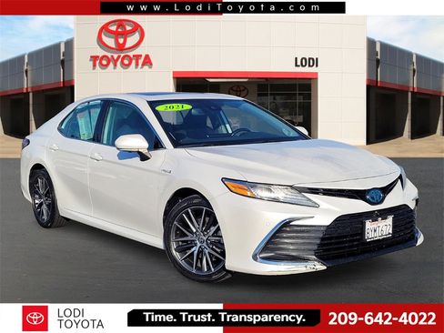 Used 2021 Toyota Camry XLE image 1