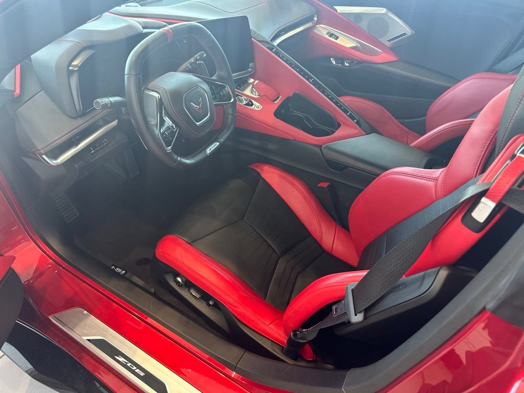 Used 2025 Chevrolet Corvette Z06 RWD image 13