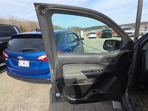 Used 2021 Chevrolet Colorado W/T w/ Custom Special Edition image 8