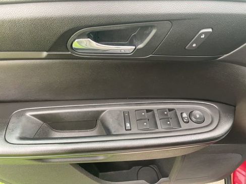 Used 2014 GMC Acadia SLE FWD image 19
