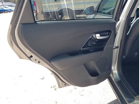 Used 2022 Kia Niro LXS FWD image 8