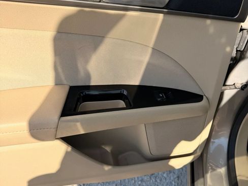 Used 2015 Ford Fusion SE FWD image 15