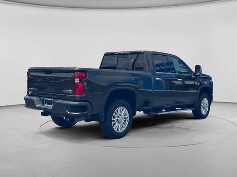 Used 2022 Chevrolet Silverado 3500 High Country w/ Technology Package AWD/4WD image 8
