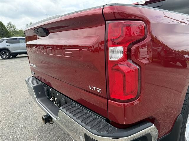 Used 2021 Chevrolet Silverado 1500 LTZ w/ LTZ Premium Package AWD/4WD image 34