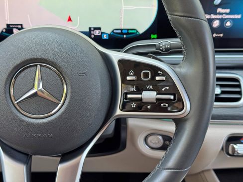Used 2020 Mercedes-Benz GLS 450 4MATIC image 25