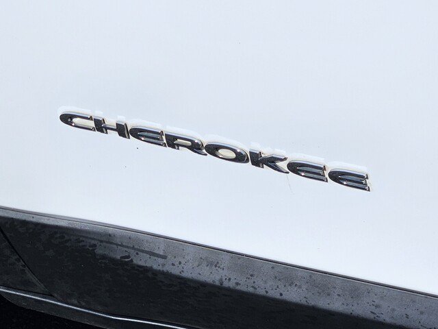 Used 2014 Jeep Cherokee Limited w/ Trailer Tow Group FWD image 29