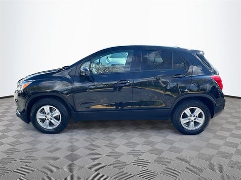 Used 2022 Chevrolet Trax LS w/ Tint and Cruise Package image 9