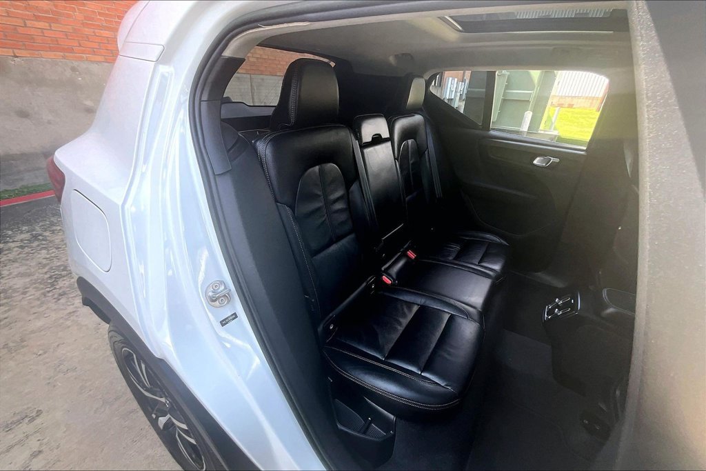 Used 2023 Volvo XC40 B5 Plus AWD/4WD image 37