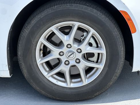 Used 2024 Chrysler Pacifica Touring-L FWD image 14