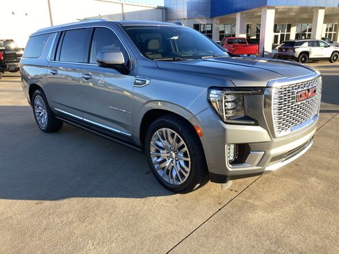 Used 2023 GMC Yukon XL Denali w/ Denali Reserve Package image 3