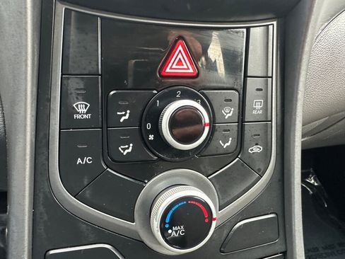 Used 2015 Hyundai Elantra SE FWD image 16