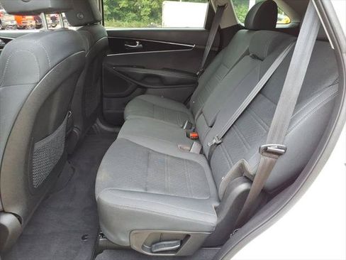 Used 2020 Kia Sorento LX AWD/4WD image 9