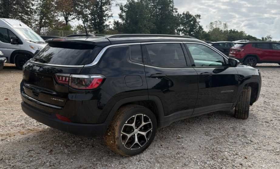 Used 2024 Jeep Compass Limited AWD/4WD image 2