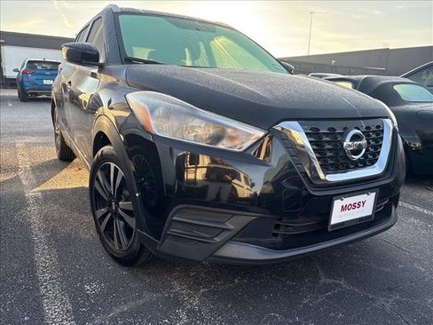 Certified 2019 Nissan Kicks SV image 2
