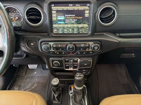Used 2019 Jeep Wrangler Unlimited Sahara image 57