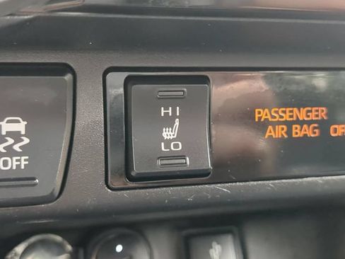 Used 2021 Toyota RAV4 XLE w/ Convenience Package AWD/4WD image 22