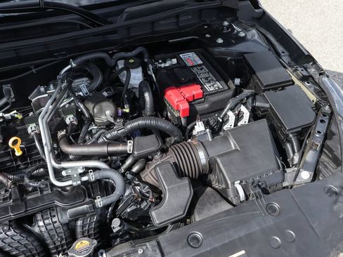 Used 2025 Nissan Altima 2.5 SR w/ SR Premium Package FWD image 14
