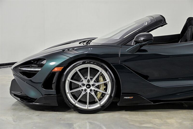 Used 2022 McLaren 765LT RWD image 11