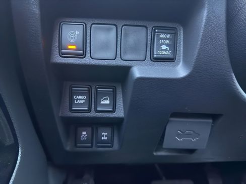 Used 2022 Nissan Frontier PRO-4X w/ Pro-4X Premium Package image 17