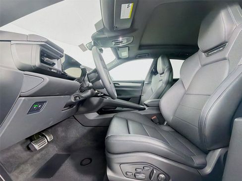 New 2025 Porsche Macan 4S Electric image 5