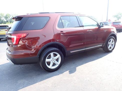 Used 2016 Ford Explorer XLT w/ Equipment Group 202A AWD/4WD image 6