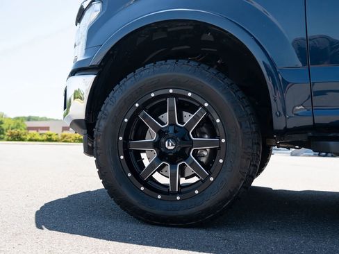 Used 2018 Ford F150 Lariat w/ Equipment Group 502A Luxury AWD/4WD image 14
