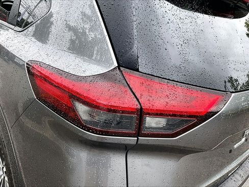 Used 2023 Nissan Rogue SV AWD/4WD image 32