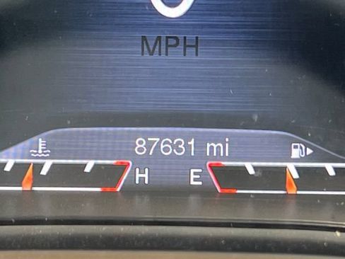 Used 2018 Jeep Cherokee Limited w/ Luxury Group AWD/4WD image 6