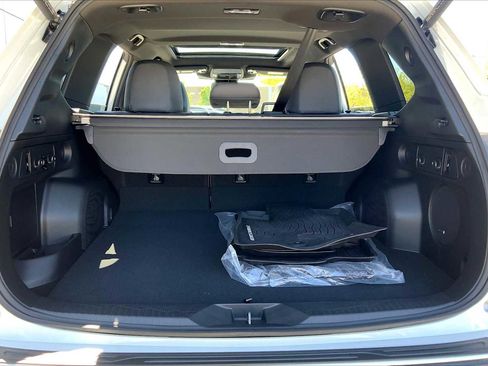Used 2025 Subaru Forester Limited AWD/4WD image 35