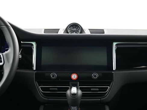 Used 2026 Porsche Macan image 11