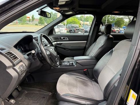 Used 2017 Ford Explorer XLT AWD/4WD image 11