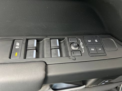 Used 2025 Land Rover Defender 110 S AWD/4WD image 15