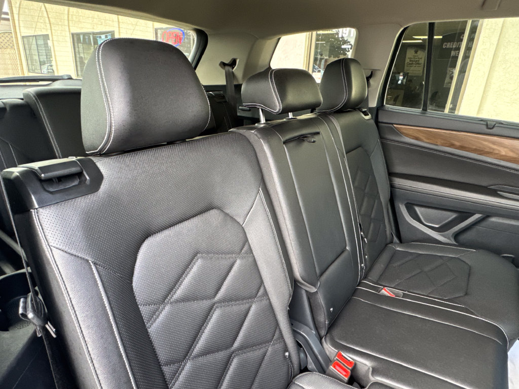 Used 2025 Volkswagen Atlas SE AWD/4WD image 17