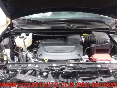 Used 2021 Chrysler Pacifica Touring-L image 9