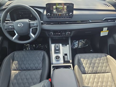 New 2026 Nissan Rogue Platinum AWD/4WD image 9