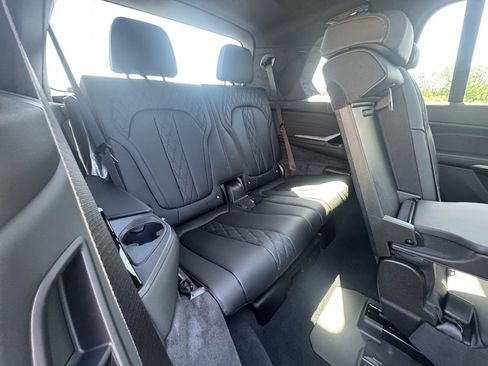 Used 2026 BMW X7 M60i w/ Climate Comfort Package image 28