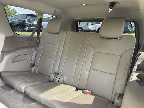 Used 2018 Chevrolet Suburban LT image 16