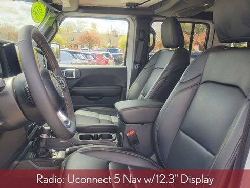 Used 2025 Jeep Wrangler Unlimited Sahara w/ Technology Group AWD/4WD image 11