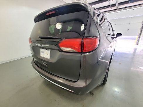 Used 2020 Chrysler Pacifica Touring-L Plus w/ Advanced Safetytec Group image 8