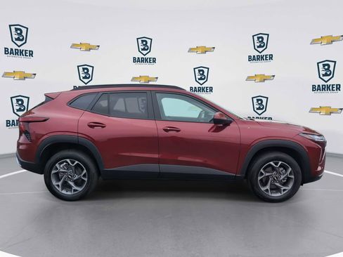Used 2025 Chevrolet Trax LT w/ Driver Confidence Package FWD image 9
