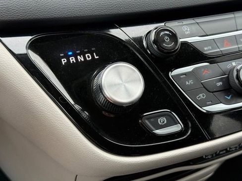 Used 2024 Chrysler Voyager LX FWD image 19
