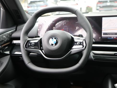 Certified 2025 BMW 530i 530i w/ Premium Package image 30